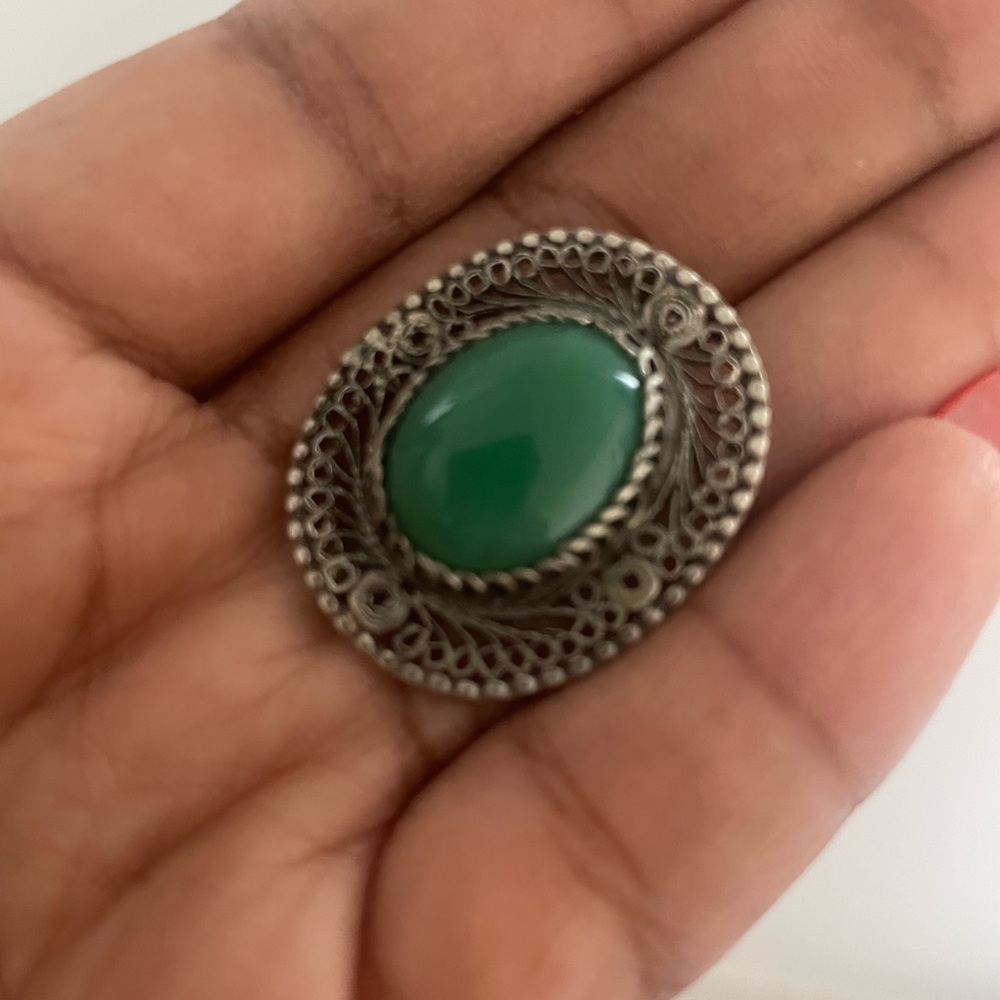 Elegant Green Stone Women's Brooch